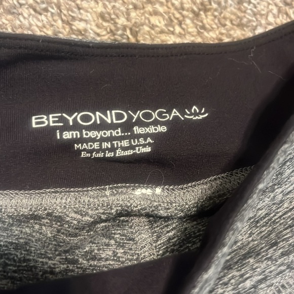 Beyond Yoga Black Charcoal Spacedye Mid Rise 7/8 Leggings with Mesh Cutouts XS - Picture 4 of 11